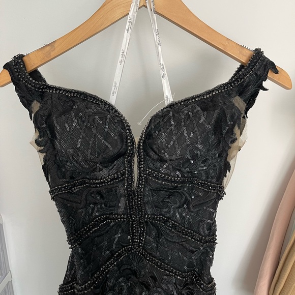 Black off the shoulder sequin gown - Picture 4 of 7